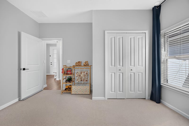 Hallway with closet doors and curtain at 2354 Jennings Farm Dr, Middleburg, FL 32068