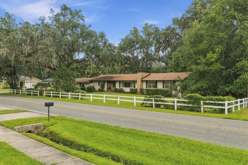 Front, photographed by Megapixeler on Hyde Grove Ave, Jacksonville