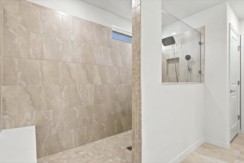 Bathroom with tiled shower, photographed by Megapixeler on Torres Trace, St. Augustine