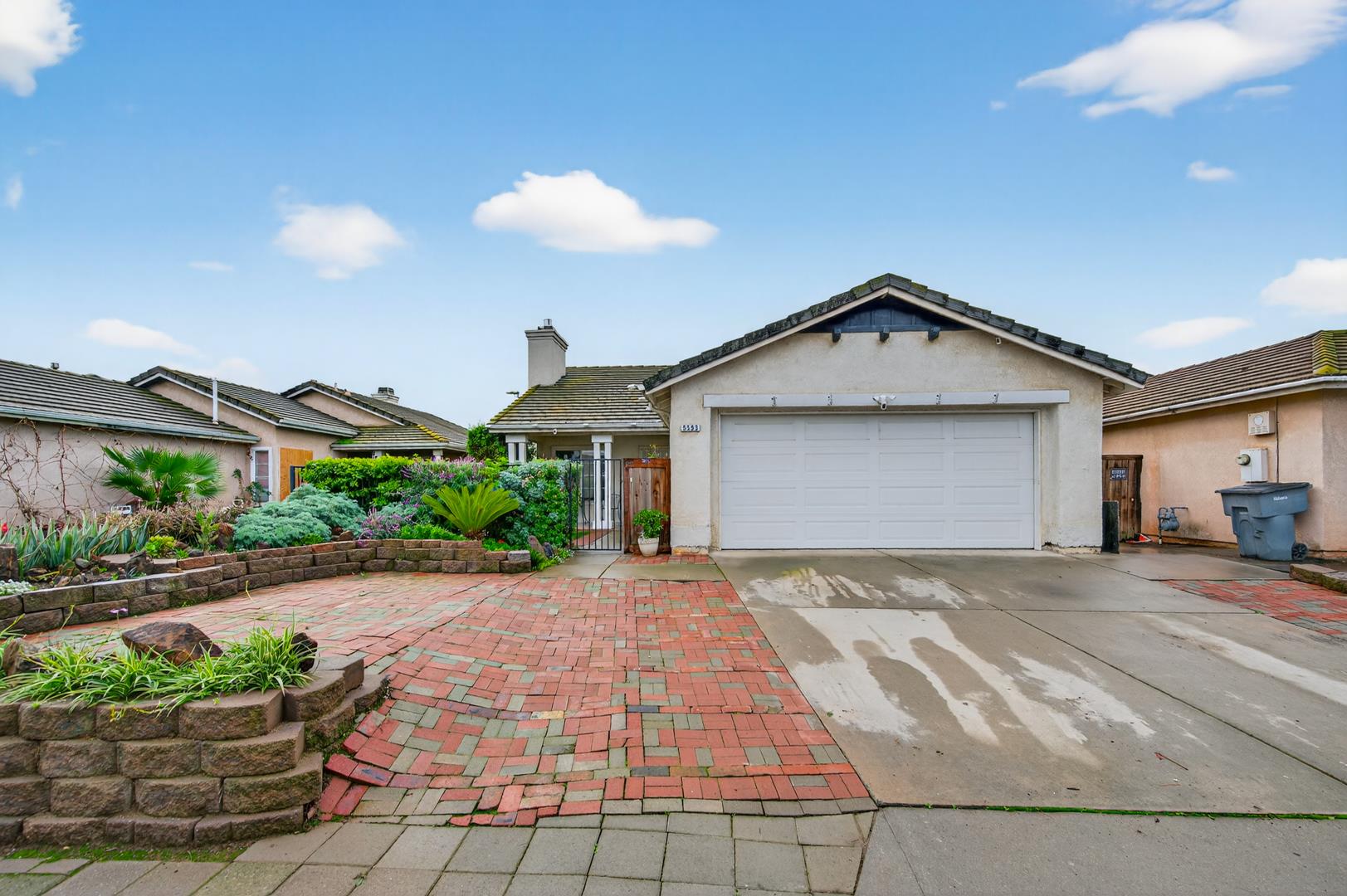 5593 W Norwich Ave, Fresno