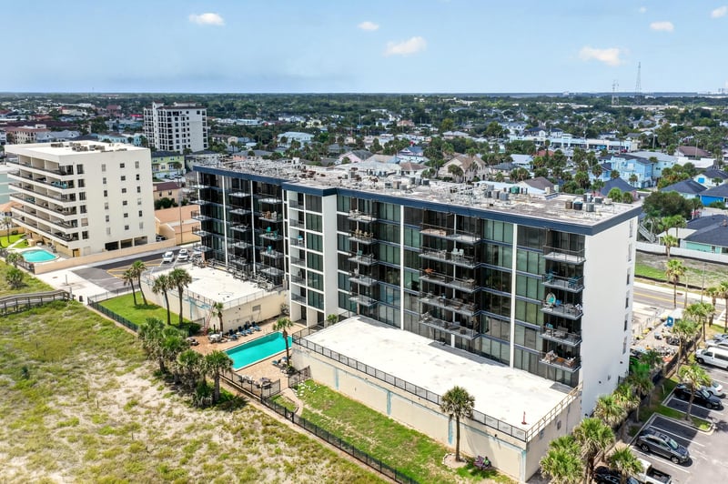 Aerial view of the building and pool deck at 601 1st St S, Jacksonville Beach
