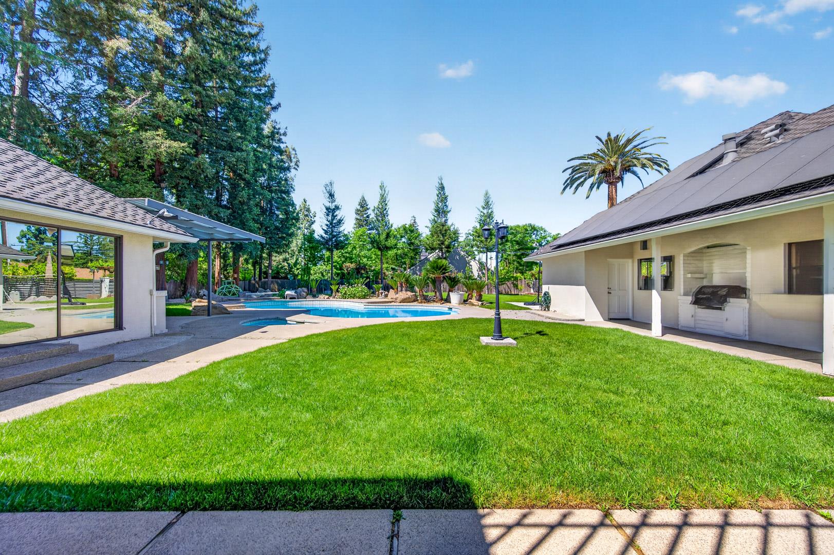 5261 N Van Ness Blvd, photo 87