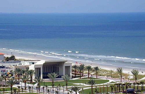 Oceanfront building and lawn in Jacksonville