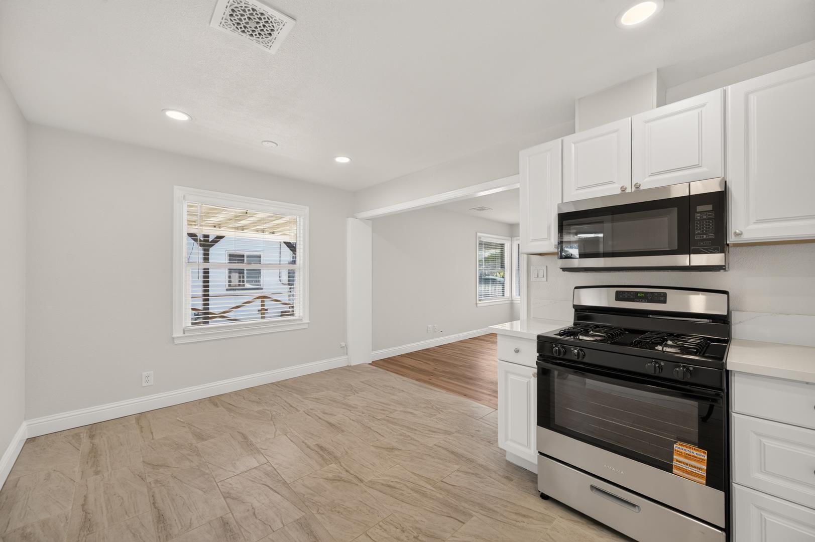 680 W Sample Ave, photo 12