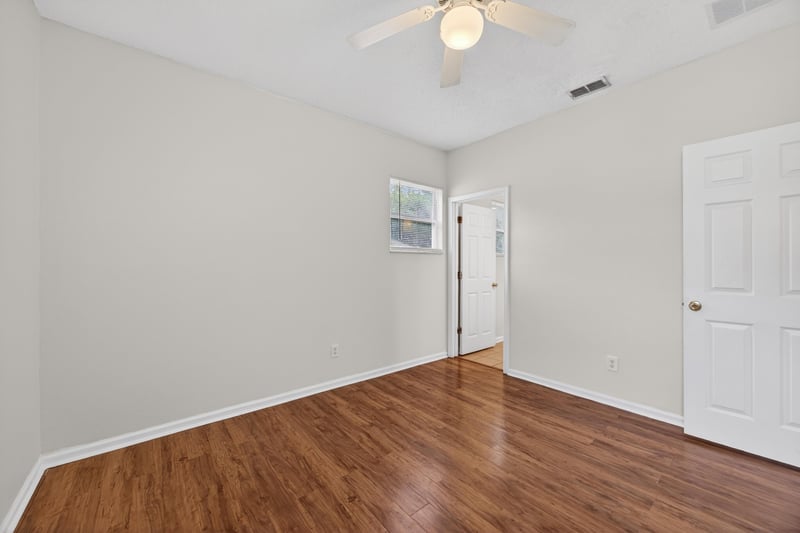 Photo 17 of 821 Oak Arbor Cir, Jacksonville, FL 32206, photographed by Megapixeler