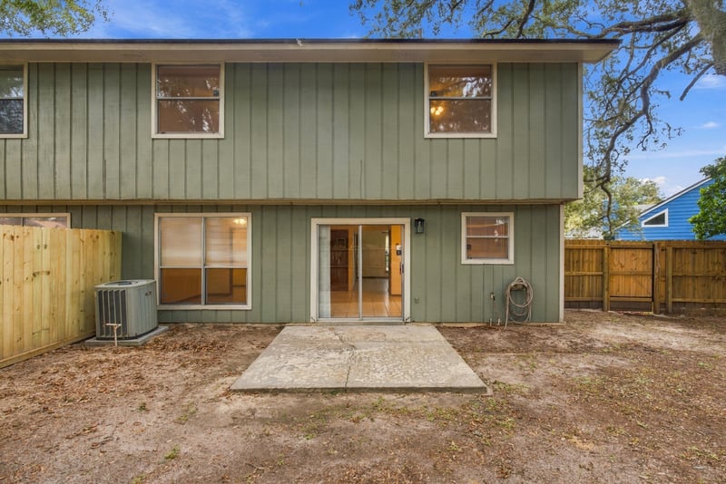 Rear exterior and patio door, photographed by Megapixeler on Blue Teal Ct, Jacksonville