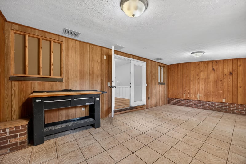 Bonus room with built-in cabinet and tile floor at 6757 Deer Springs Rd, Keystone Heights, FL 32656