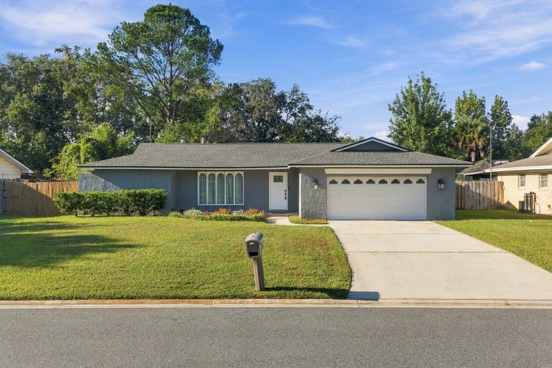 Front exterior view of the home, photographed by Megapixeler on Crosby Ln, Orange Park