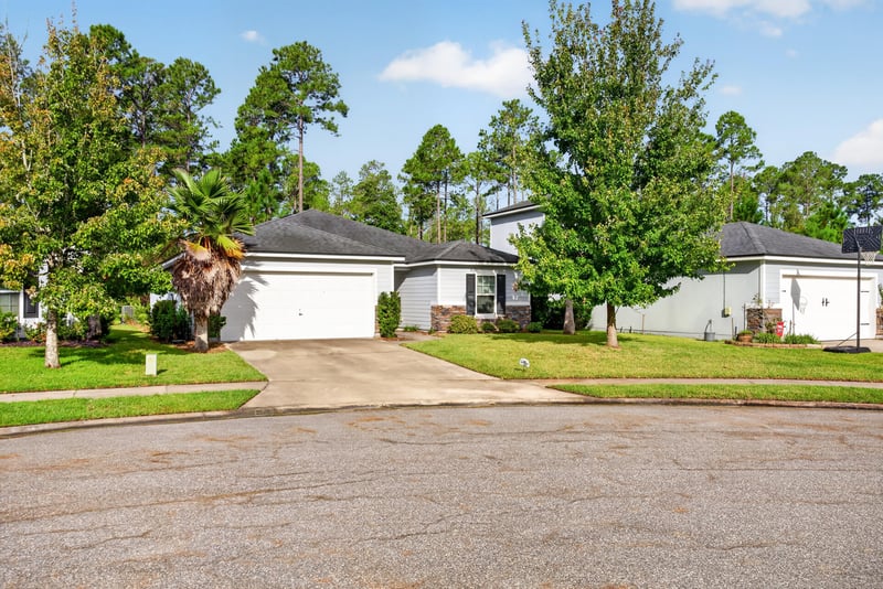Front exterior view down the driveway at 95221 Siena Ct, Fernandina Beach, FL 32034