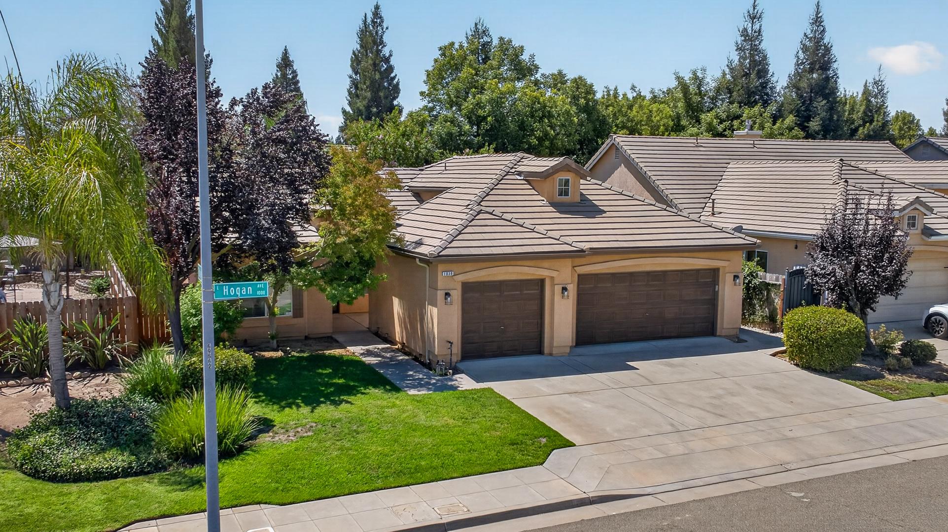 1039 E Hogan Ave, Fresno CA
