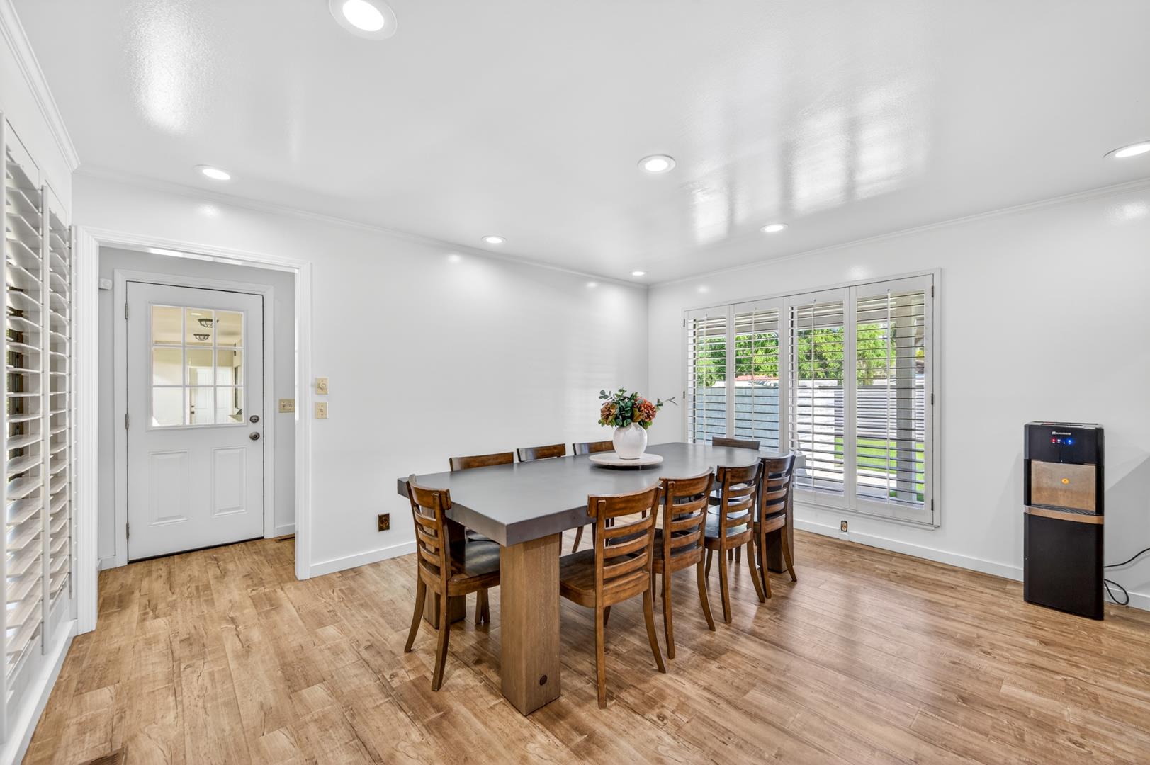 5261 N Van Ness Blvd, photo 40