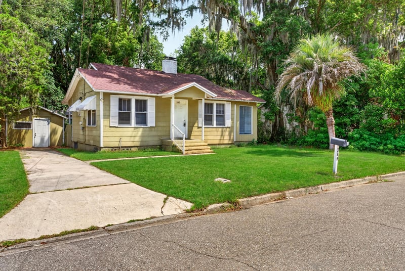 Photo 3 of 385 Duray Ct, Jacksonville, FL 32208, photographed by Megapixeler