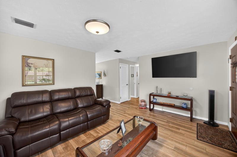 Photo 6 of 11506 Renne Dr E, Jacksonville, FL 32218, photographed by Megapixeler