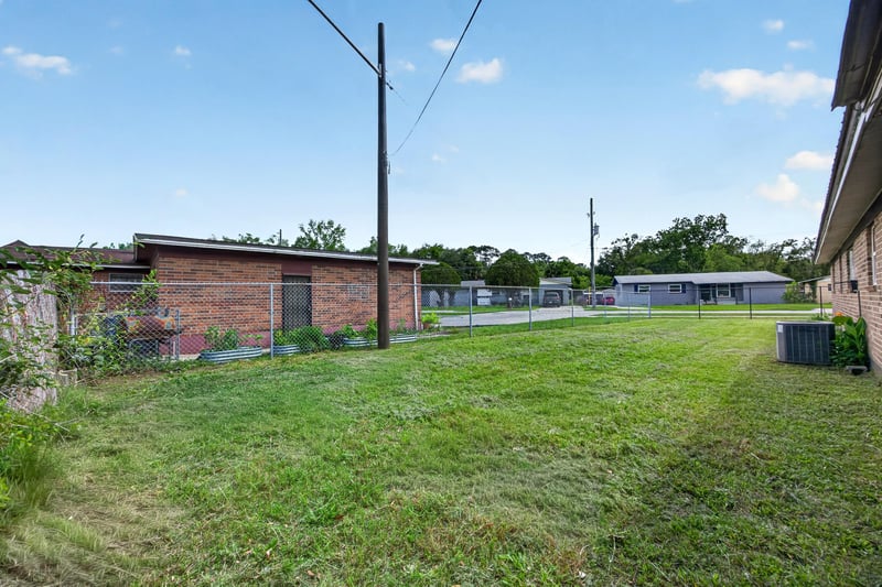 Photo 41 of 3842 Winton Dr, Jacksonville, FL 32208, photographed by Megapixeler