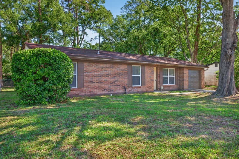 Photo 2 of 1675 Mary Beth Dr, Middleburg, FL 32068, photographed by Megapixeler