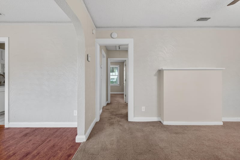 Photo 9 of 385 Duray Ct, Jacksonville, FL 32208, photographed by Megapixeler