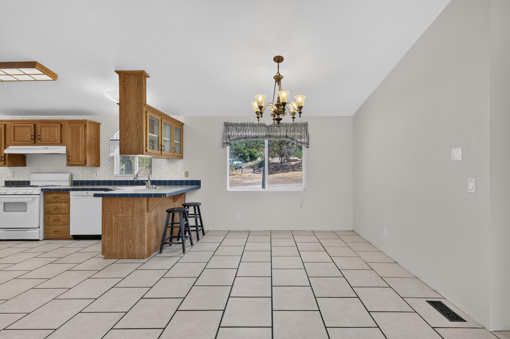 31417 Auberry Rd, photo 8
