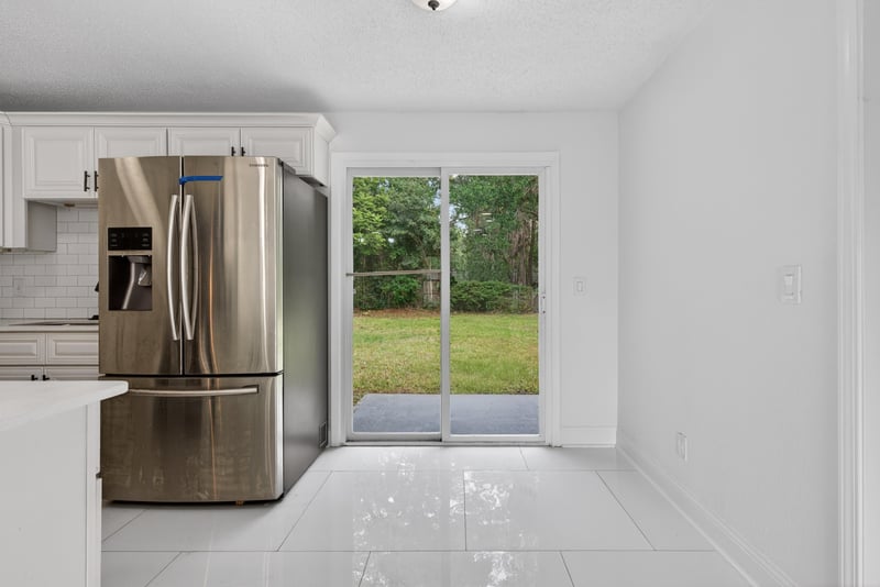 Photo 12 of 7028 Lincoln Cir W, Jacksonville, FL 32209, photographed by Megapixeler