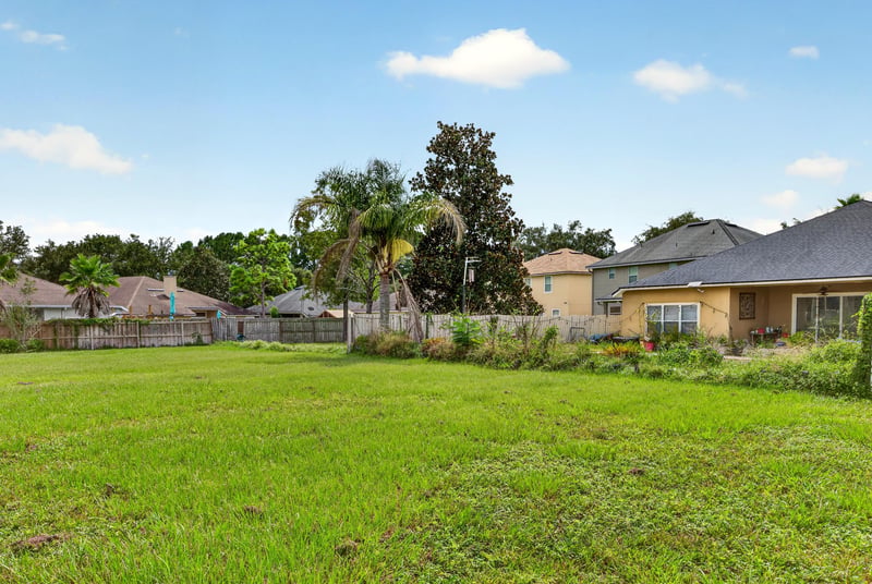 Side yard with neighboring homes at 2875 Pebblewood Ln, Orange Park, FL 32065