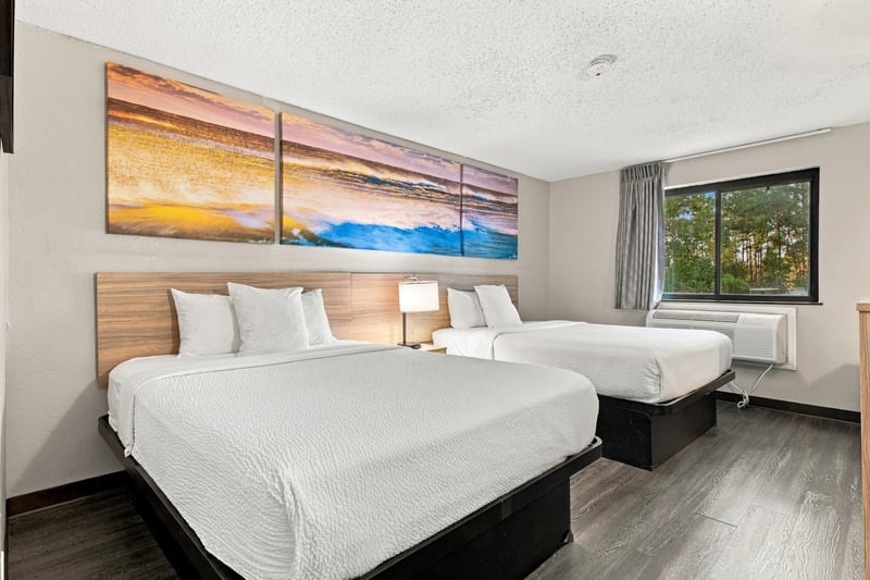 Guest room with two beds, photographed by Megapixeler on Eldridge Loop, Orange Park