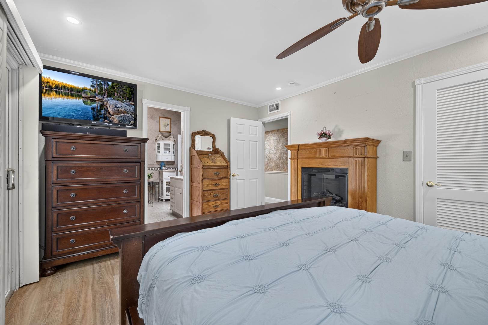 6197 N Fruit Ave, photo 48