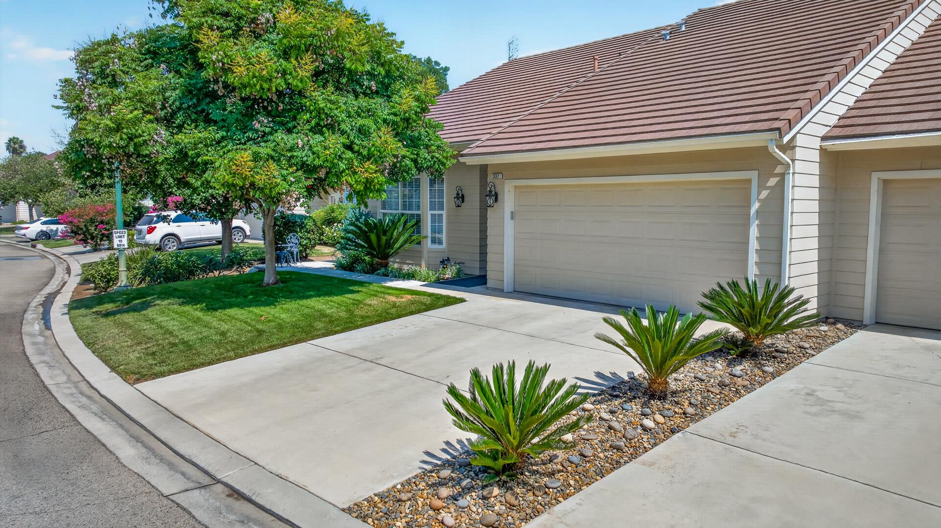 337 Village Dr, photo 27