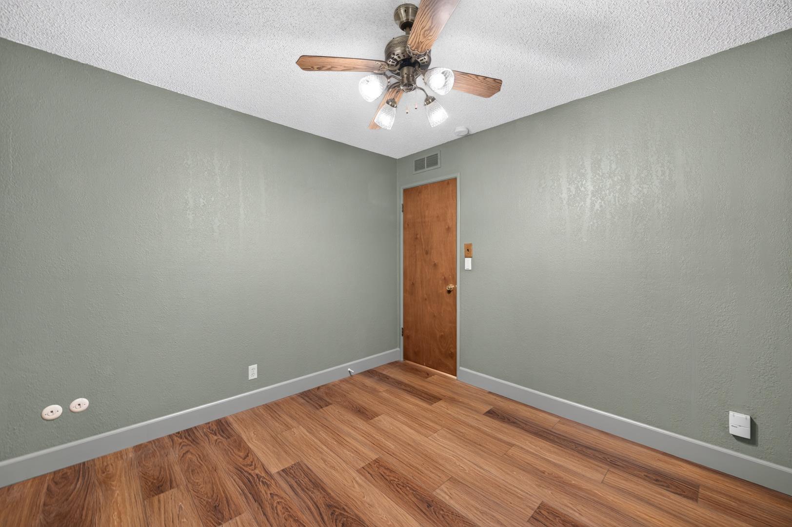 749 W Escalon Ave, photo 40