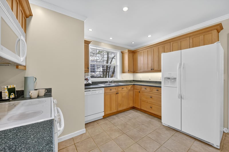 Photo 18 of 1425 Pinetree Rd, Jacksonville, FL 32207, photographed by Megapixeler