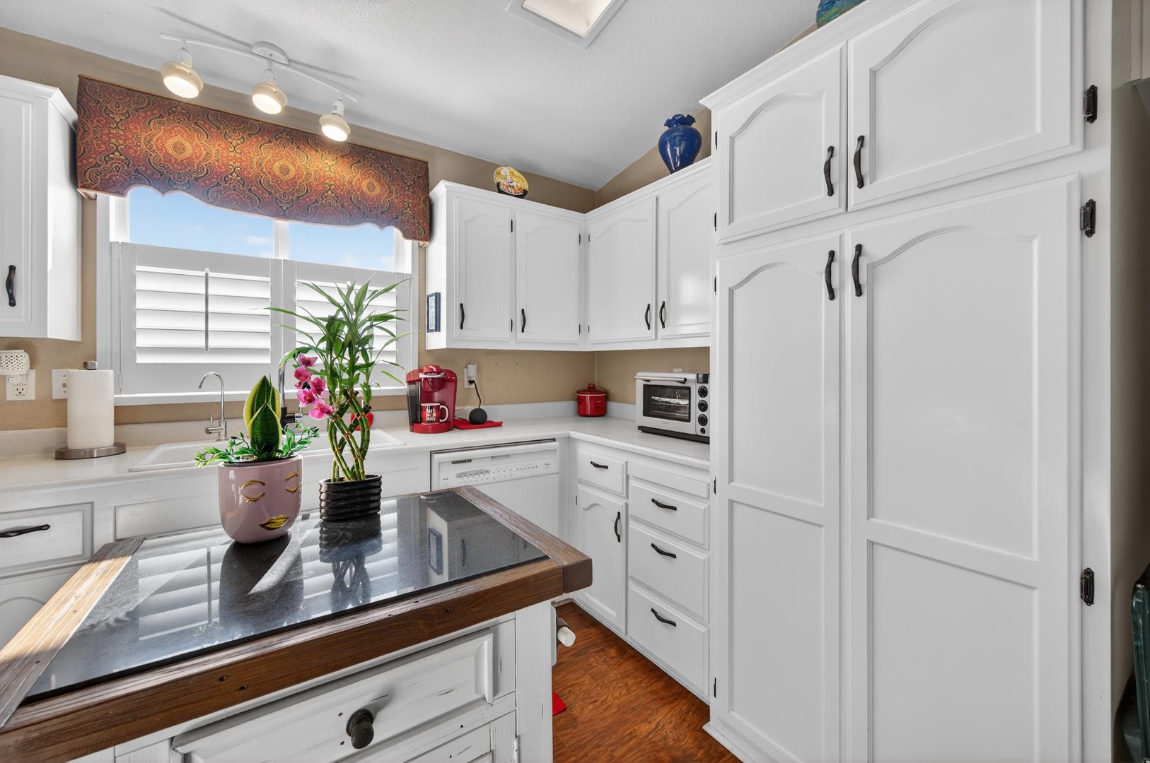 105 W Herndon #3, photo 18