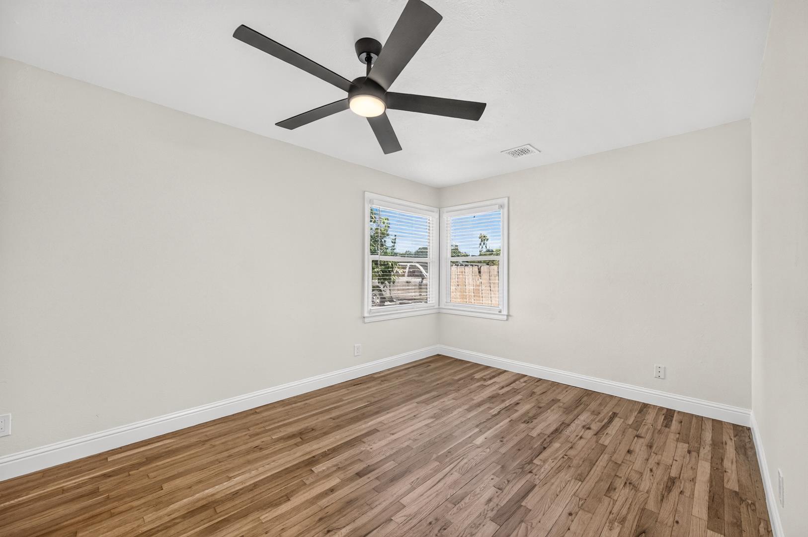 680 W Sample Ave, photo 17