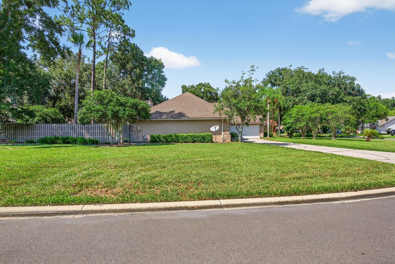 Photo 37 of 629 Hummingbird Ct, Jacksonville, FL 32259, photographed by Megapixeler