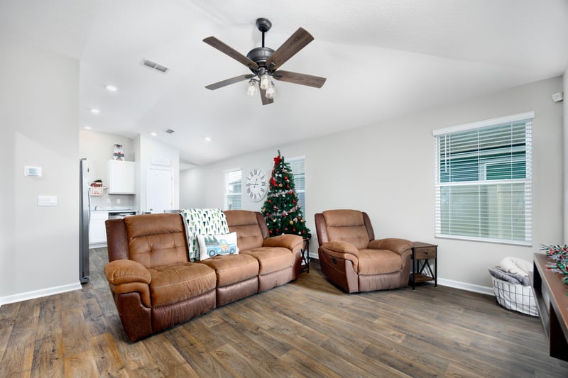 Family Room at 2433 Falling Star Ln, Green Cove Springs, FL 32043