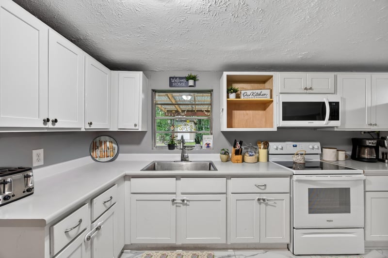 Photo 13 of 7221 Dostie Dr E, Jacksonville, FL 32209, photographed by Megapixeler