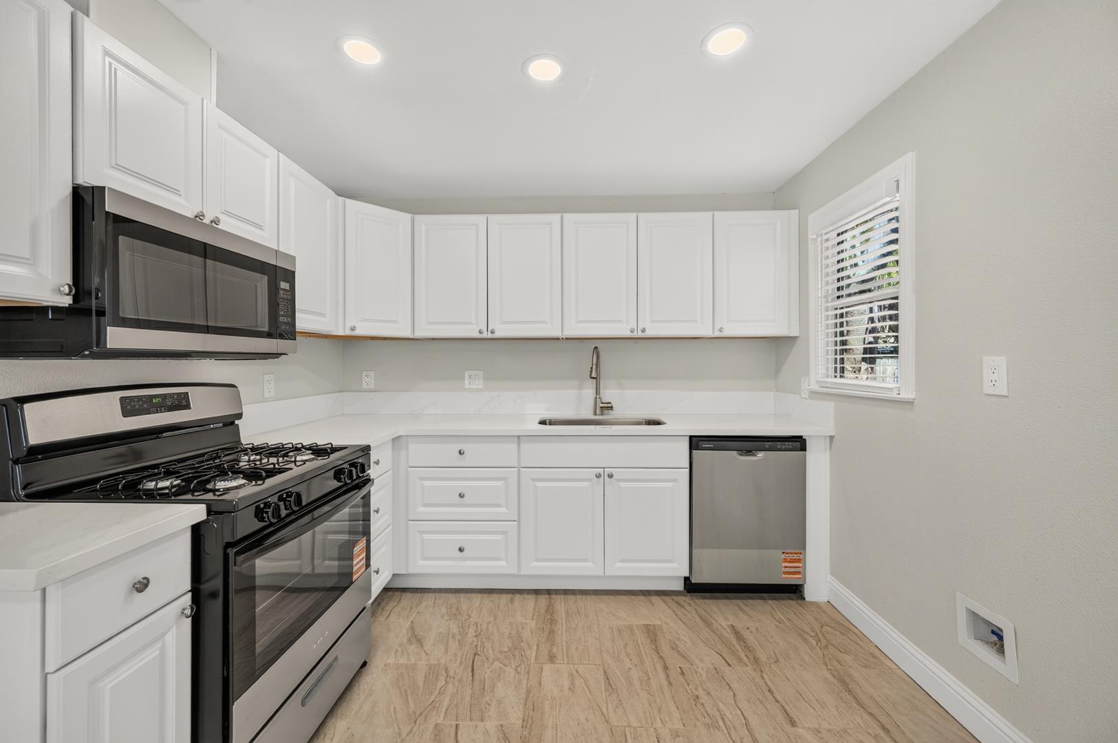 680 W Sample Ave, photo 10