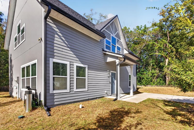Front exterior close view, photographed by Megapixeler on Lem Turner Rd, Jacksonville