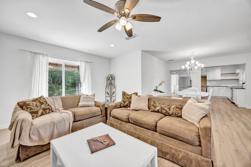 Photo 9 of 8924 Lopez Ct, Jacksonville, FL 32216, photographed by Megapixeler