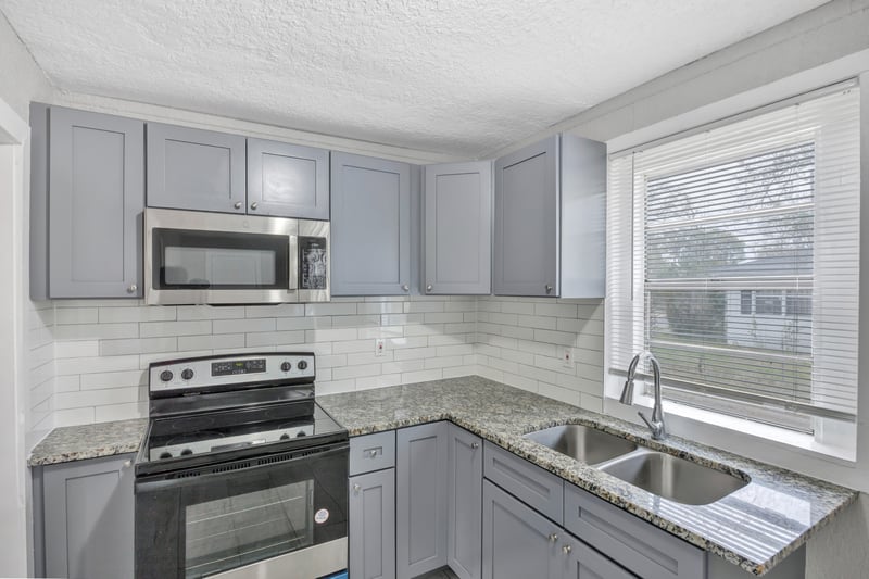 Photo 9 of 2037 W 13th St, Jacksonville, FL 32209, photographed by Megapixeler