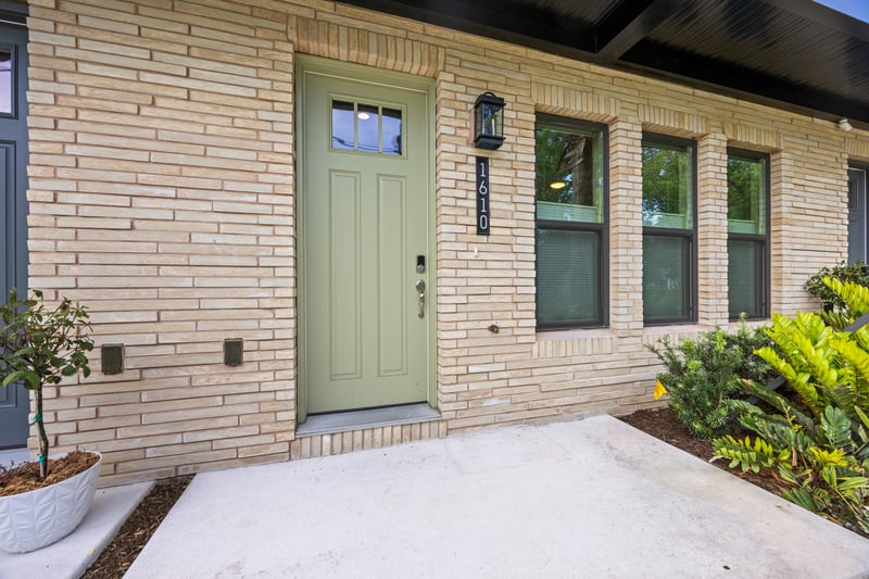 Photo 5 of 1610 Lang Ct, Jacksonville, FL 32207, photographed by Megapixeler