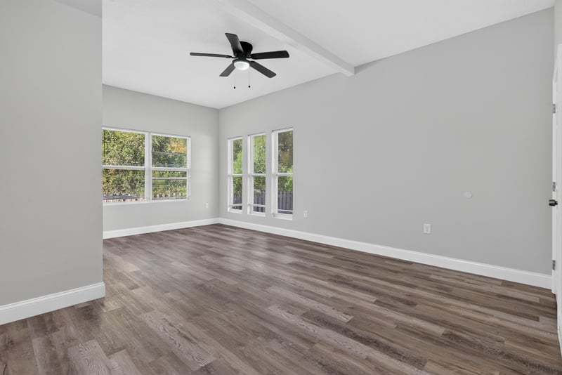 Bedroom with natural light, photographed by Megapixeler on Lem Turner Rd, Jacksonville
