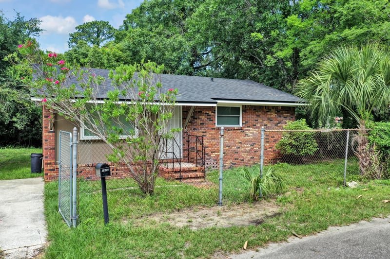Photo 4 of 1682 Hiram St, Jacksonville, FL 32209, photographed by Megapixeler