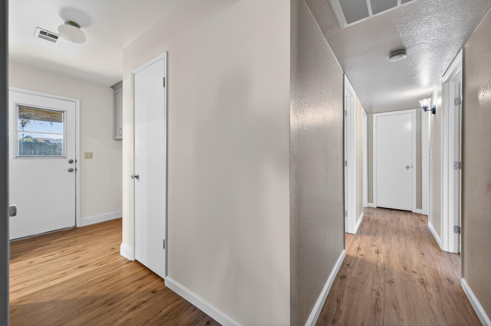 1235 W Dyer Ave, photo 28