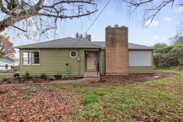 900 Cascade Dr NW