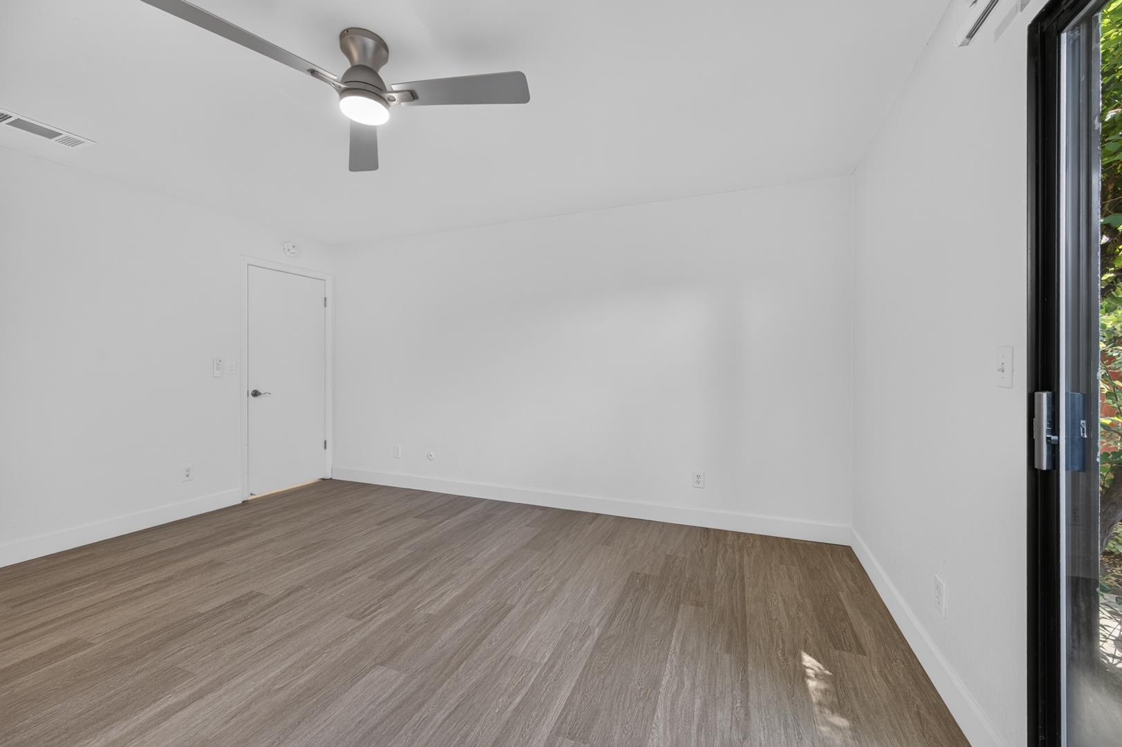 1657 Willow Ave, photo 42