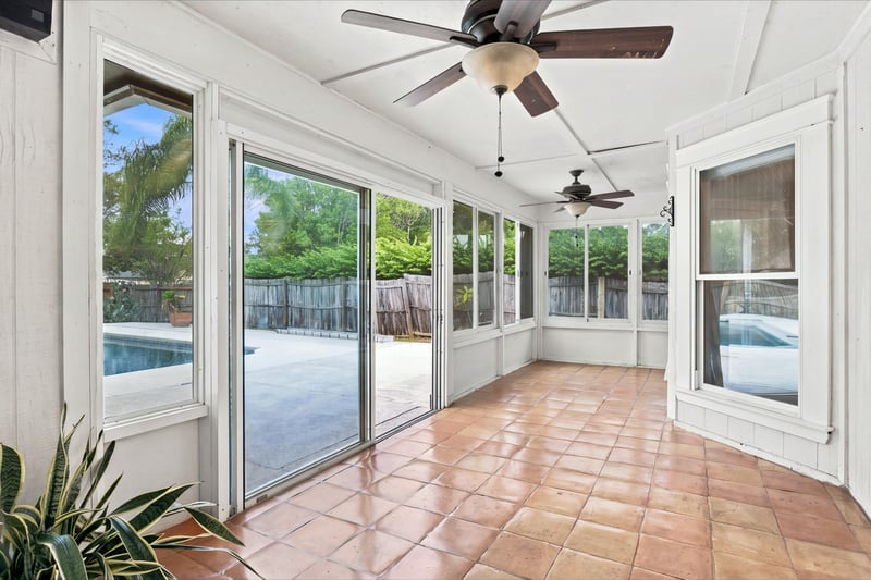 Screened sunroom, photographed by Megapixeler on Winding Springs Ct, Jacksonville