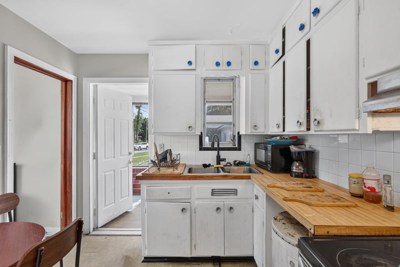 Kitchen cabinets and countertop at 450 E 46th St, Jacksonville, FL 32208