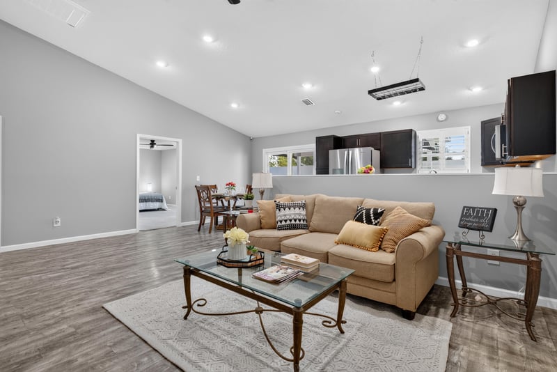 Living room seating area, photographed by Megapixeler on Birch Run E, Orange Park