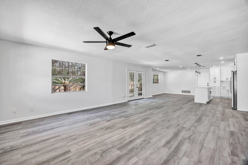 Photo 6 of 947 Grove Park Dr E, Orange Park, FL 32073, photographed by Megapixeler