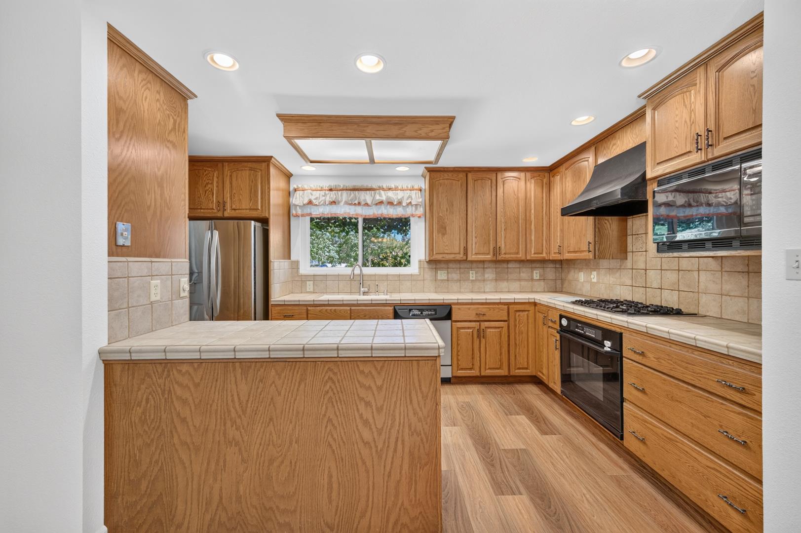 749 W Escalon Ave, photo 31