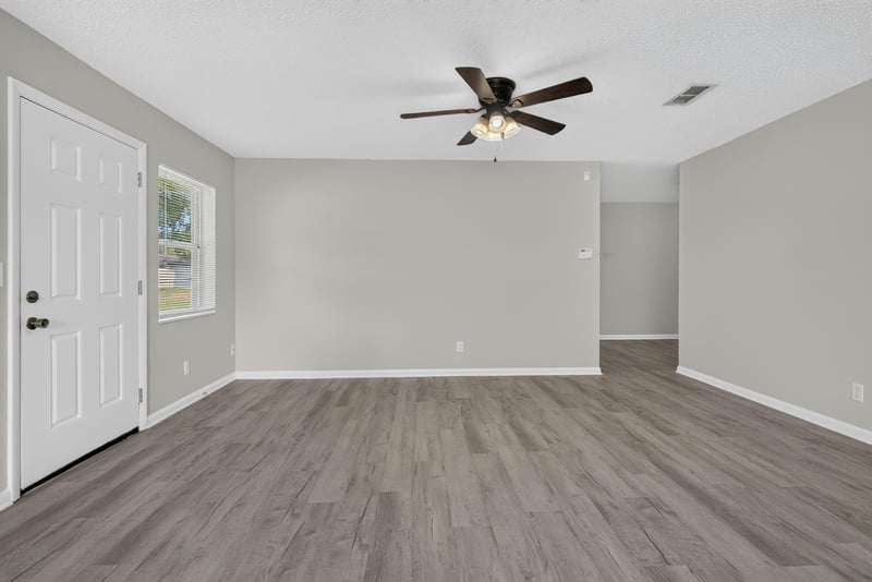 Open living area with entry door and ceiling fan at 5503 Boeing Dr, Jacksonville, FL 32207