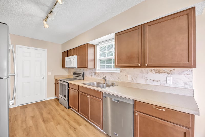 Photo 11 of 4351 Queensway Dr, Jacksonville, FL 32257, photographed by Megapixeler